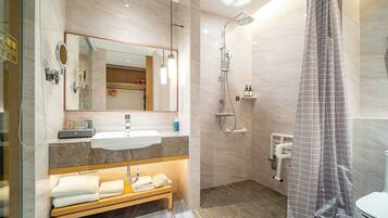 Gratis toiletartikler, badekåber, hjemmesko