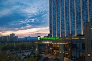 Exterior - Holiday Inn Ningbo Xianshan Damu Bay by IHG (Ningbo)