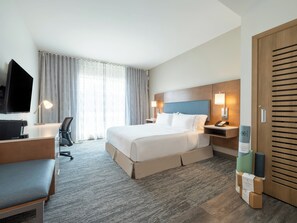 Bureau, rideaux occultants, fer et planche à repasser, draps fournis