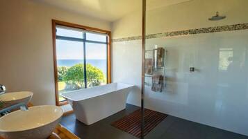 House, Ocean View | Bathroom | Free toiletries, hair dryer, towels, soap