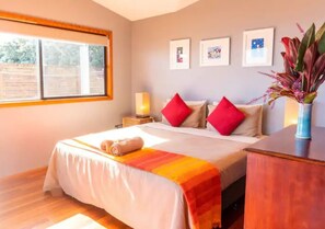 2 bedrooms, blackout curtains, iron/ironing board, free WiFi - King Tide House (Norfolk Island)