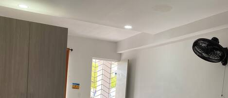 1 habitación, wifi y ropa de cama