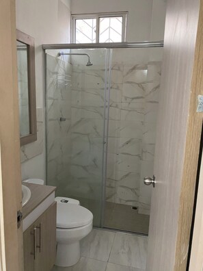 Dutxa, tovalloles, sabó i xampú 