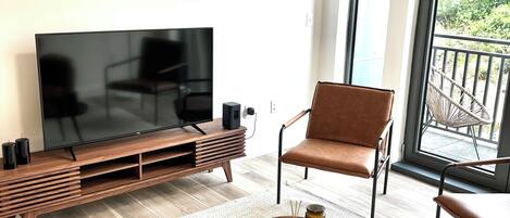 Smart TV, table tennis