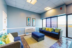 Televisión, mesa de ping pong