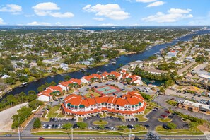 Exterior - Condo near the water with pool, tennis, balcony, grill, washer/dryer, & AC (Panama City Beach)