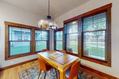 Elegant, newer, 1st-floor condo with private hot tub - steps to resort marina