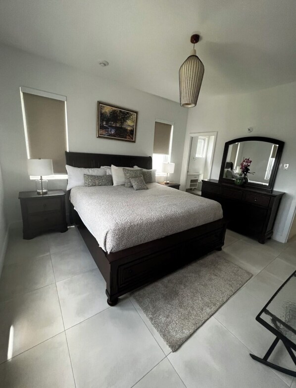 2 habitaciones, tabla de planchar con plancha, wifi y ropa de cama