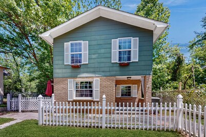 Charming 2 BR house near downtown Hendersonville w/ washer/dryer