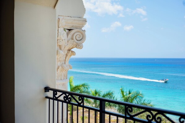 Property grounds - Oceanview Condo in San Miguel de Cozumel: The Landmark Resort of Cozumel  (Cozumel)