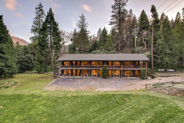 Exterior - Big Pine Suite CN Lodge R#1 (Springville)