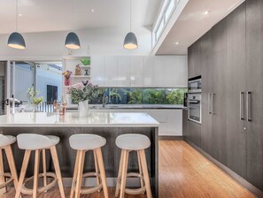 独立别墅, 4 间卧室 | 私人厨房 | 大冰箱、微波炉、烤箱、炉灶