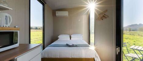1 bedroom, bed sheets