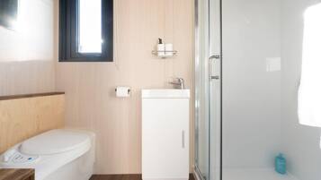 Suihku, hiustenkuivaaja, pyyhkeet