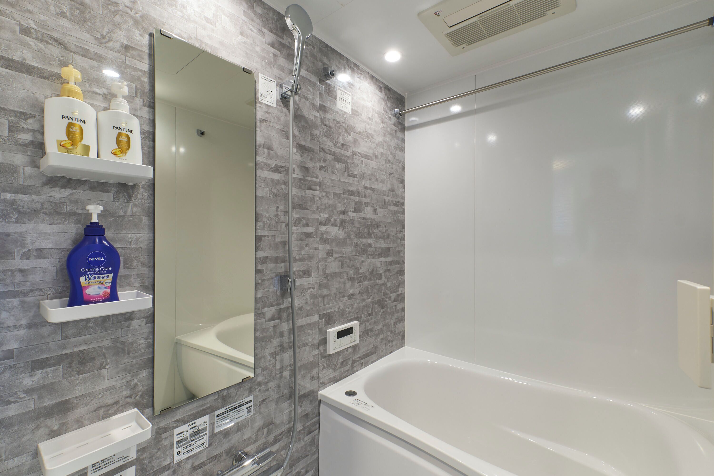 Basic-Apartment, Nichtraucher (B Type) | Badezimmer | Duschwanne, Haartrockner, Hausschuhe, Handtücher