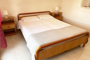 2 chambres, fer et planche à repasser