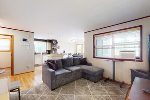 Televisión y chimenea 