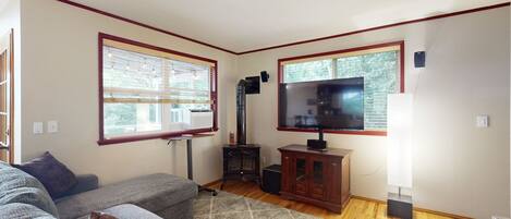 Télévision, cheminée