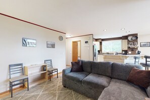 Televisión y chimenea 