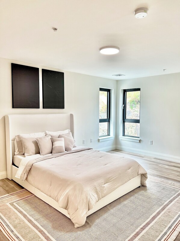 2 bedrooms, desk, iron/ironing board, WiFi - Luxury Modern Apartment in Quincy (Quincy)