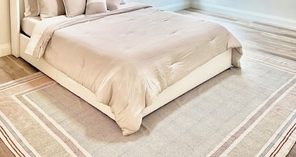 Luxury Modern Apartment in Quincy