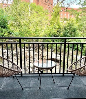 Property grounds - Luxury Modern Apartment in Quincy (Quincy)