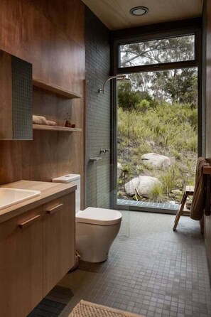 Dusche, Haartrockner, Handtücher