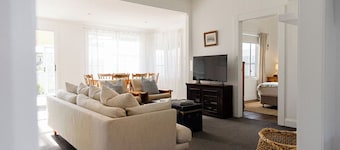 The Sea Keeper Bicheno | cosy seaside cottage