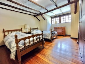 8 bedrooms, bed sheets