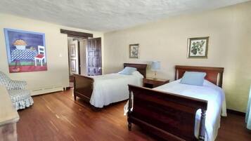 8 bedrooms, bed sheets