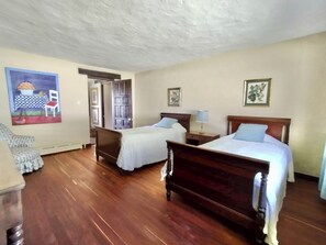 8 bedrooms, bed sheets