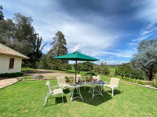 Hacienda Quebraditas with beautiful fireplace, 10 minutes from the Salt Cathedral.