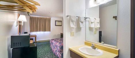 1 chambre, fer et planche à repasser, Wi-Fi, draps fournis