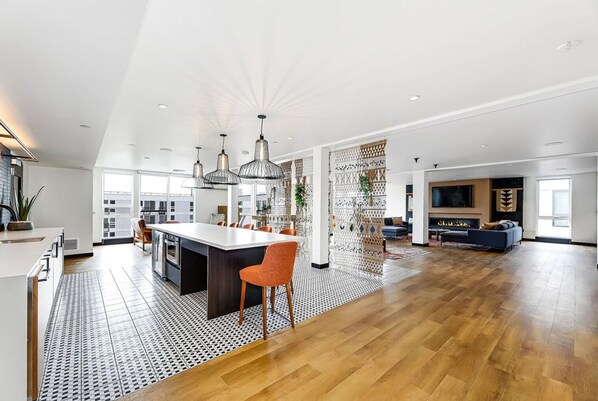 Interior - Great Central District Studio w/ Gym, Yoga & Rooftop, by Blueground (Seattle)