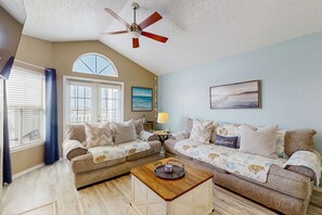 TV - Coastal condo with pool, balcony, fitness room, central AC, & washer/dryer (Corpus Christi)