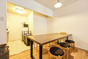 Family Apartment | In-room dining
