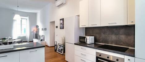 Fridge, microwave, oven, stovetop