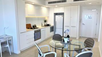 Micro-ondes, four, plaque de cuisson, lave-vaisselle