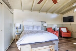 3 bedrooms, travel crib, WiFi, bed sheets