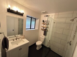 Shower, hair dryer, towels, soap - New, Comfortable and Spacious Guest Suite (Sonoma)