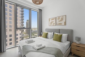 2 bedrooms, iron/ironing board, free WiFi, bed sheets - Bright and Elegant 2 BD with Creek Views (Dubai)