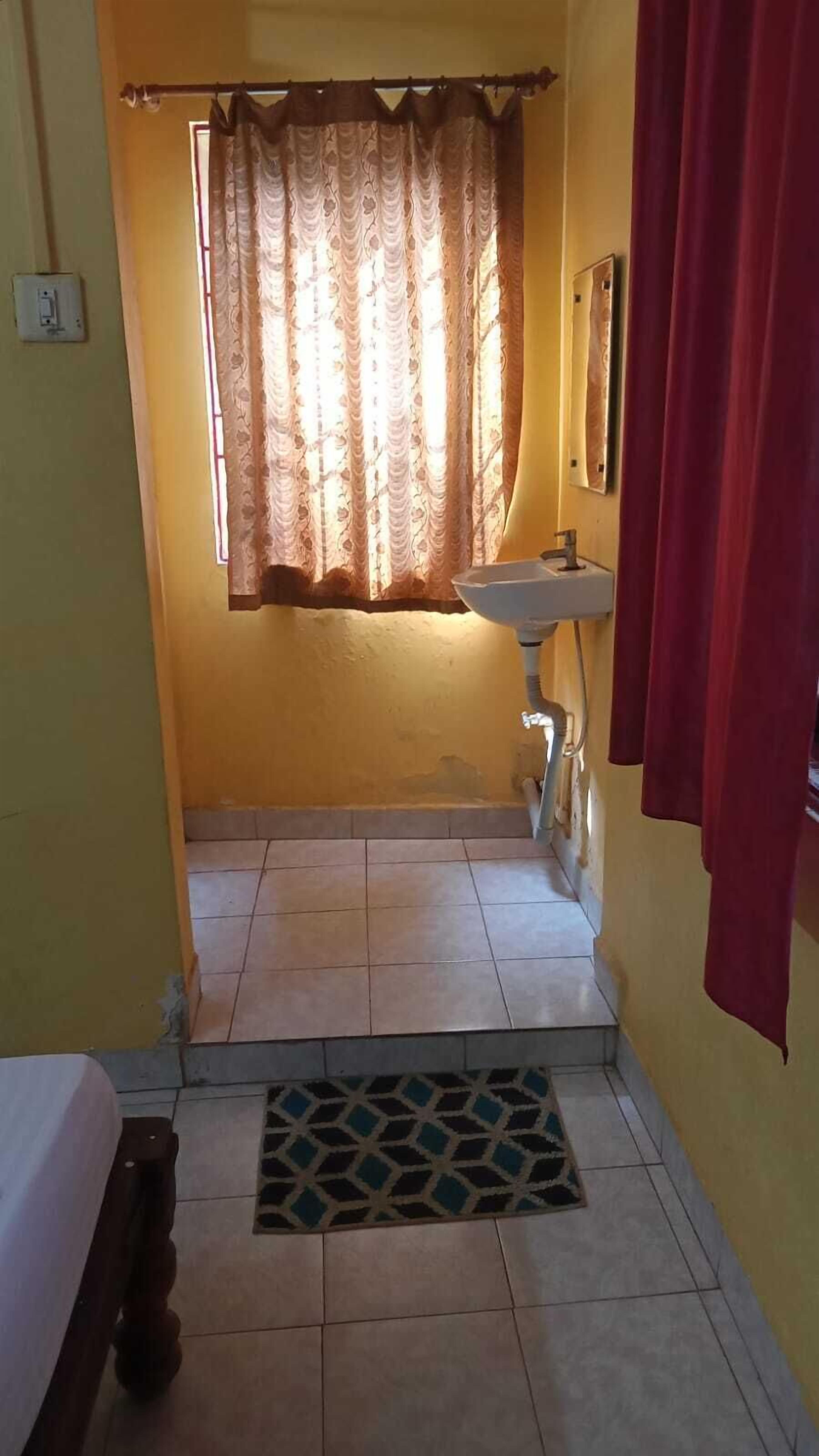 Economy Room | Bathroom