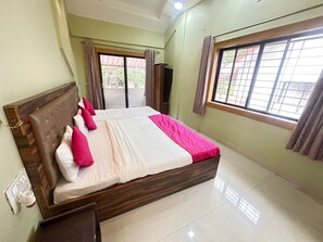 Deluxe Room | Free WiFi - Hills Berry Villa (Mahabaleshwar)