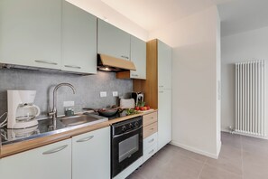 Familienapartment, Mehrere Schlafzimmer, Seeseite (Appartamento 30 Nodi 2 Torbole-Arco) | Eigene Küche
