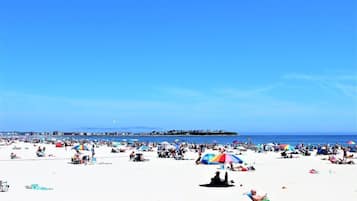 Una spiaggia nelle vicinanze