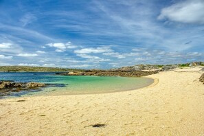 Beach - Carraroe Apartment (Carraroe)