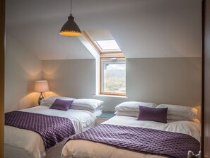 Room - Carraroe Apartment (Carraroe)