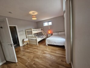 3 chambres, accès au Wi-Fi (inclus), literie fournie