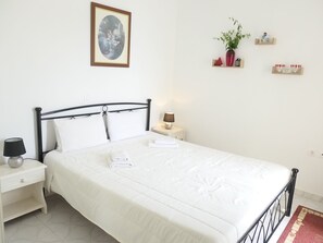 2 soverom, strykejern/-brett, internettilgang og sengetøy