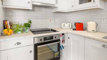 Réfrigérateur, micro-ondes, four, lave-vaisselle